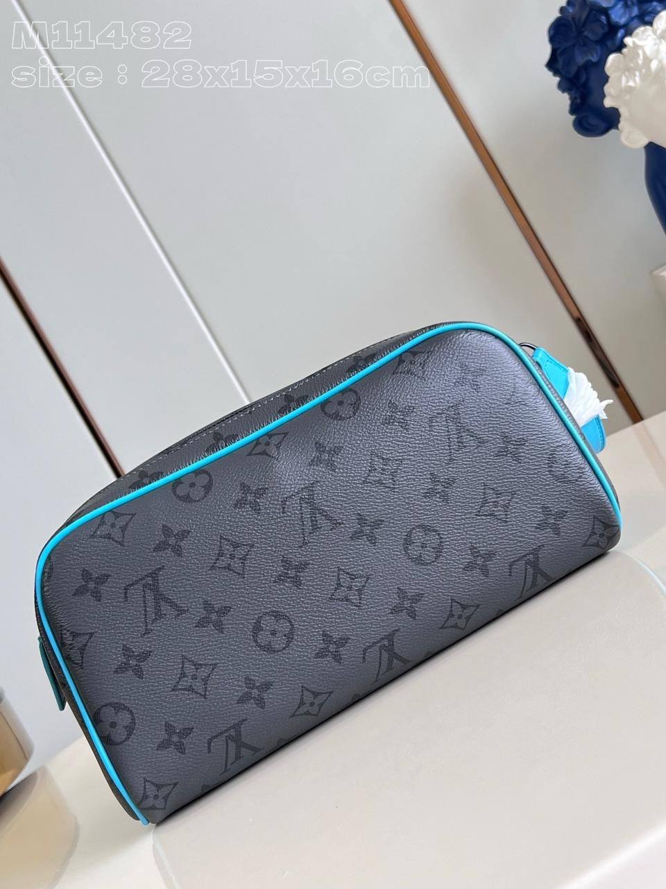 Lv washbag