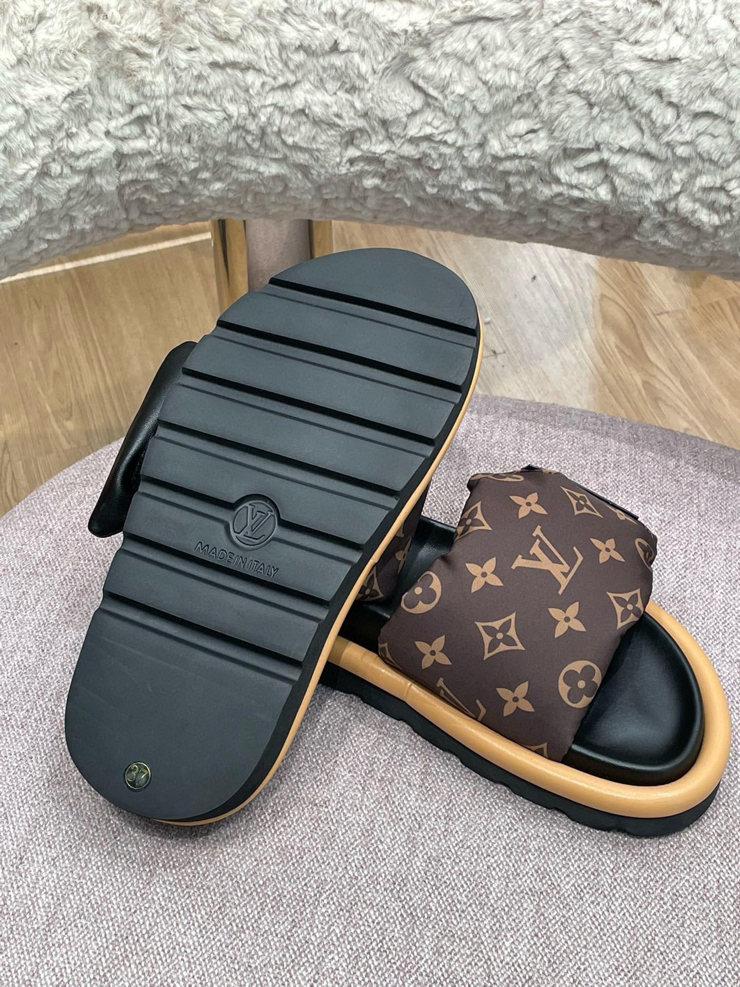 LV Ladies Slides
