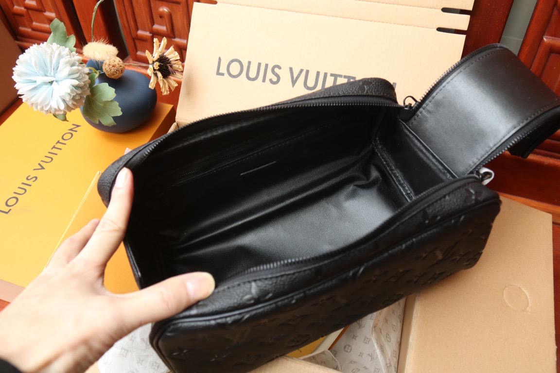 LV Washbag