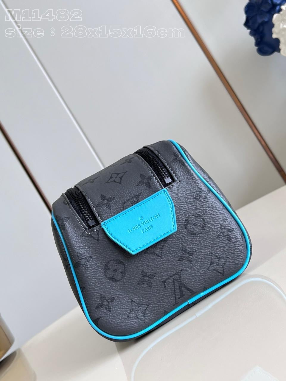 Lv washbag