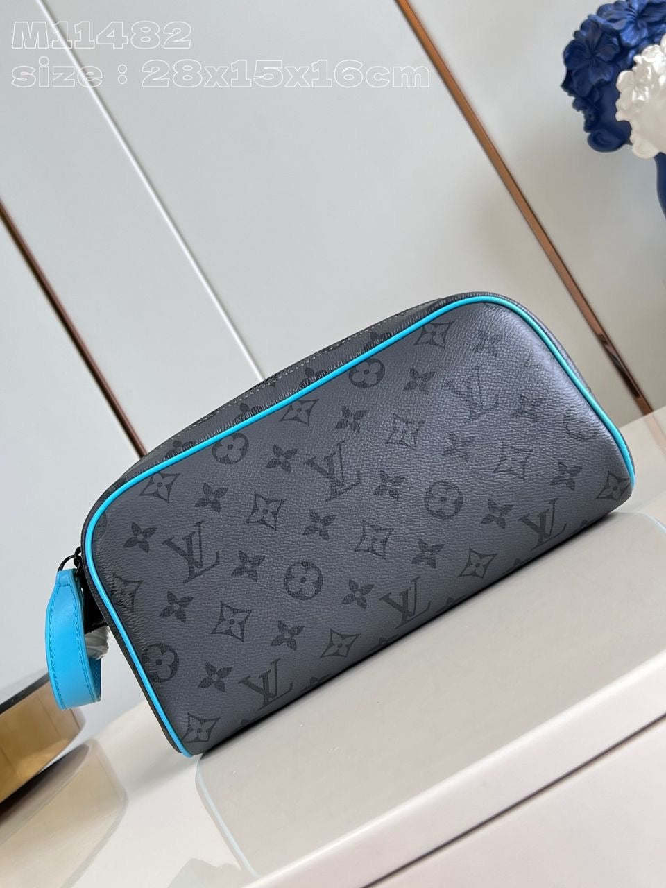 Lv washbag