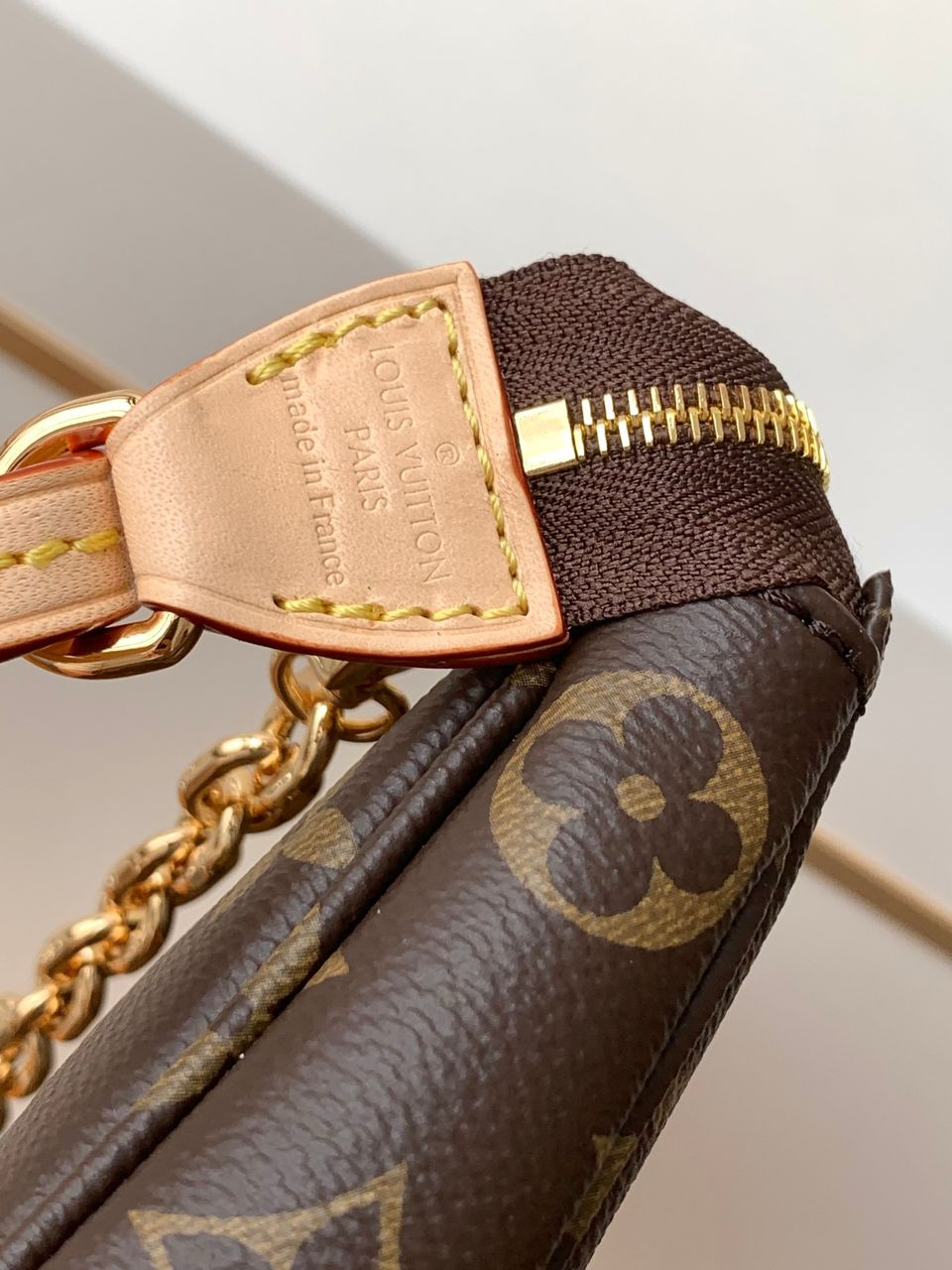 Lv Pochette