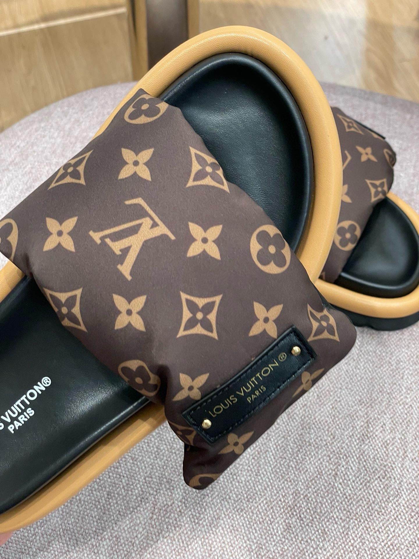 LV Ladies Slides