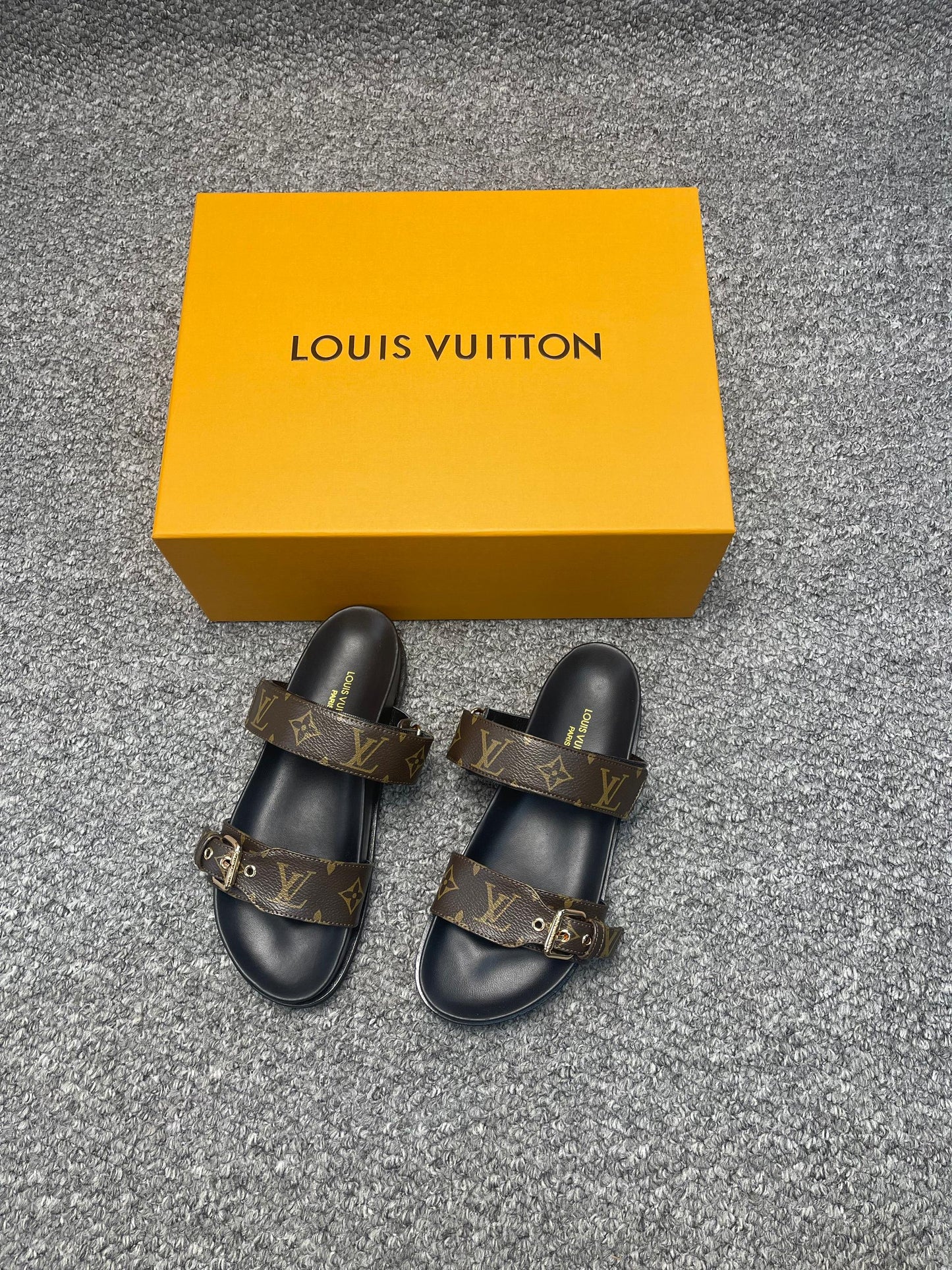 Lv women’s slides