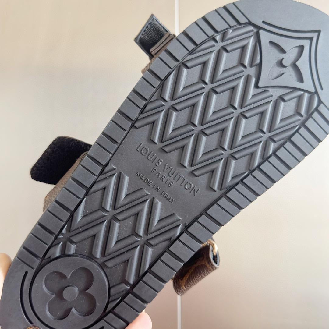 Lv women’s slides