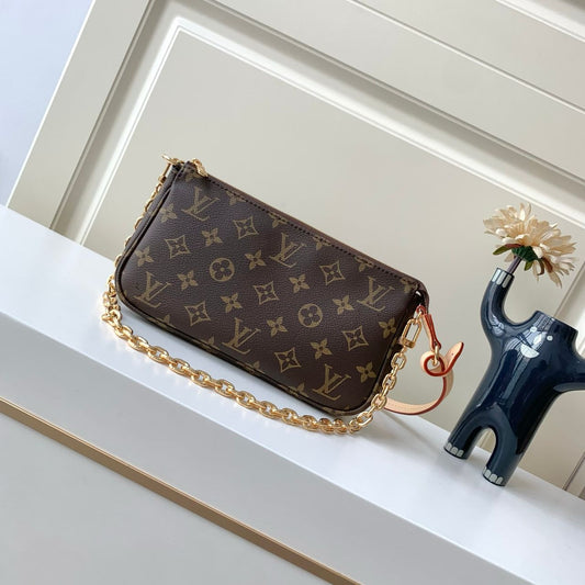 Lv Pochette