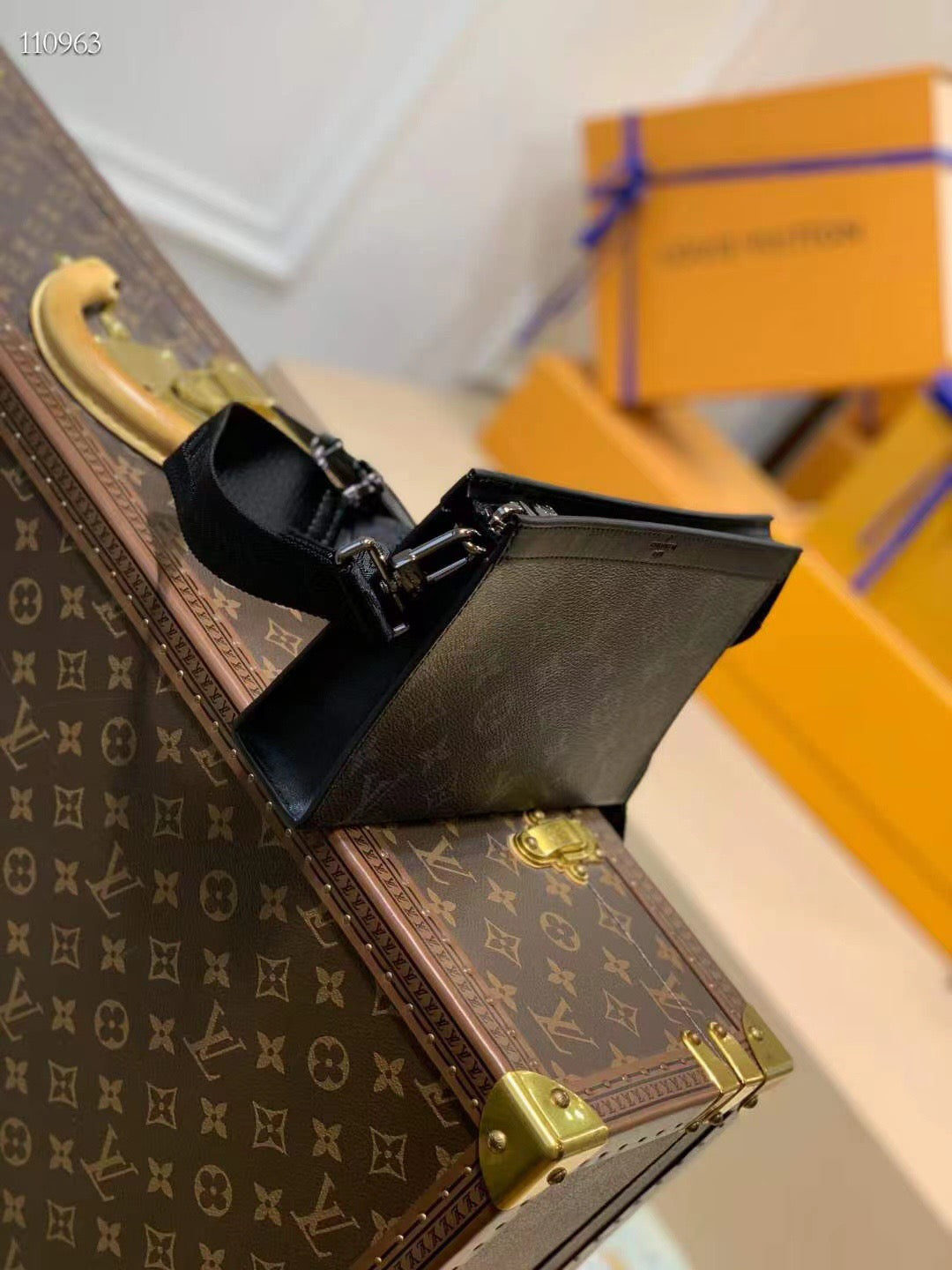LV Gaston Wearable Wallet