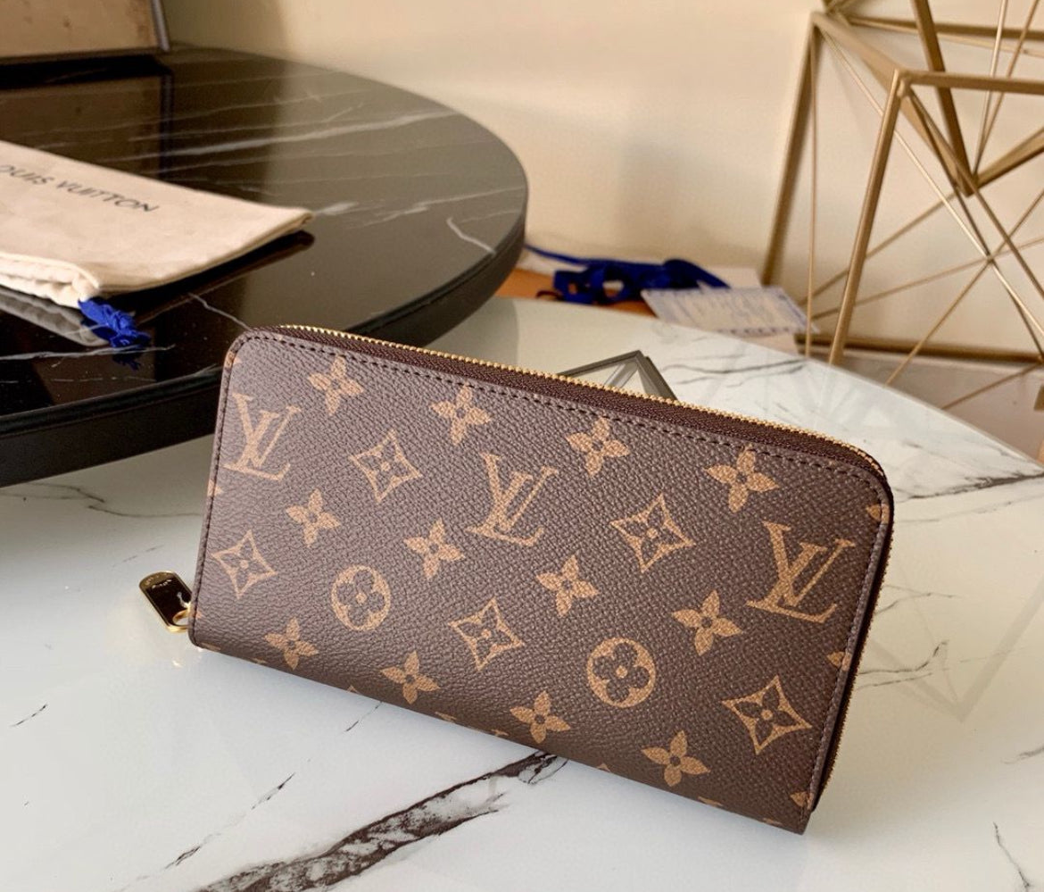 LV Zippy purse