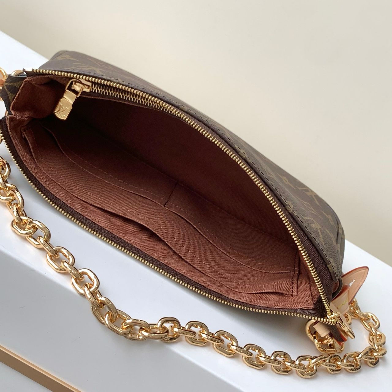 Lv Pochette